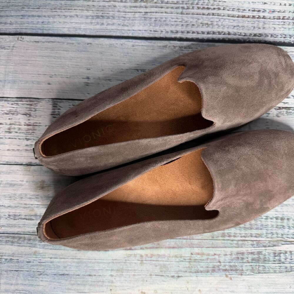 Vionic Willa 2.0 Womens 9.5 Taupe Suede Loafers Flats Slip On Shoes - Picture 2 of 5